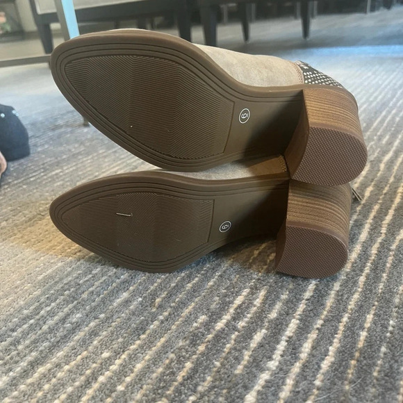 Dolcetta booties Cream with animal print back Size 6 Preowned Great Condition - Picture 5 of 6